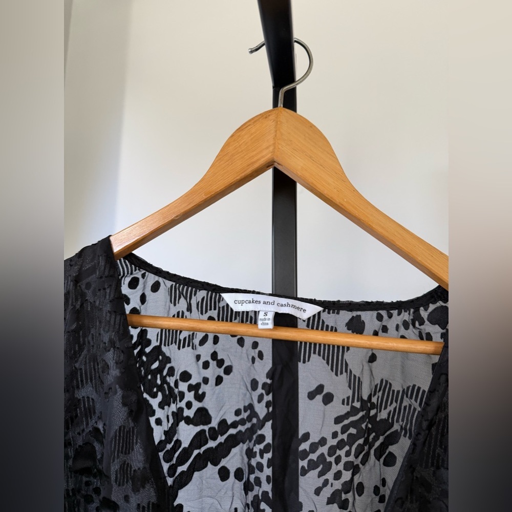 Cupcakes and Cashmere blouse bodysuit lace - Picture 4 of 4